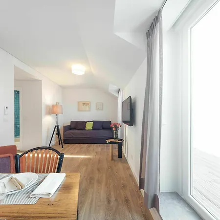 Serviced - Chiado Emenda