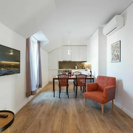 Serviced - Chiado Emenda *